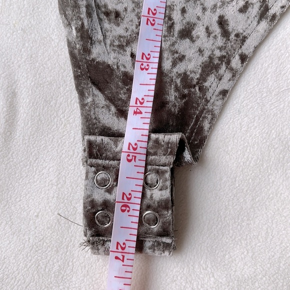 Velvet Plunging V bodysuit - Sz M - Picture 4 of 7